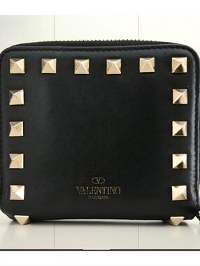 Authentic VALENTINO Garavani Rockstud Bifold Compact Wallet Card Holder Clutch